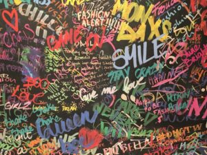 Words graffiti andreas-fickl-o1xcUi-Yt_w-unsplash