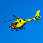 helikopter anwb in de blauwe lucht aron-marinelli-sQRGltwgkvw-unsplash